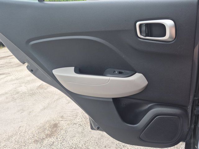 Used 2025 Hyundai Venue SEL FWD image 26