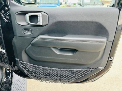 Used 2019 Jeep Wrangler Unlimited Sahara AWD/4WD image 27
