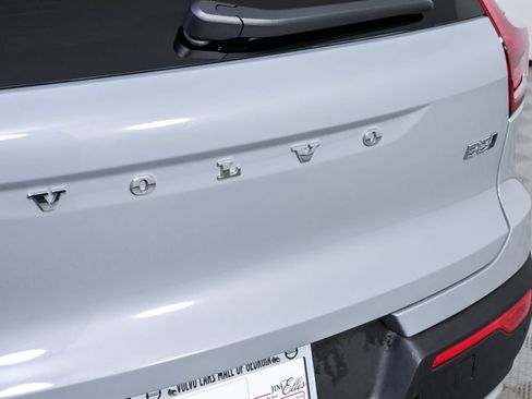 Certified 2025 Volvo XC40 B5 Core image 37