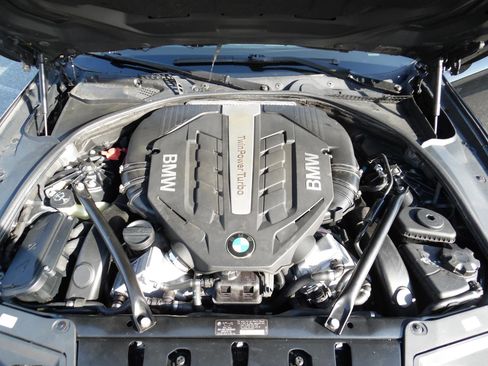 Used 2012 BMW 550i xDrive Sedan AWD/4WD image 27