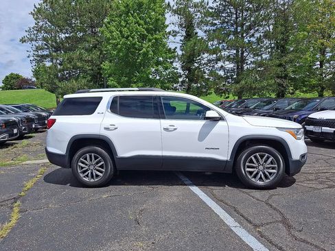 Used 2017 GMC Acadia SLE FWD image 18
