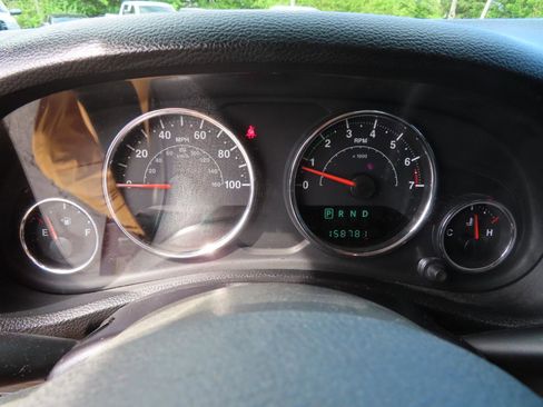 Used 2013 Jeep Wrangler Unlimited Rubicon w/ Dual Top Group AWD/4WD image 33