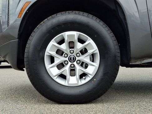 Used 2024 Nissan Frontier SV AWD/4WD image 9