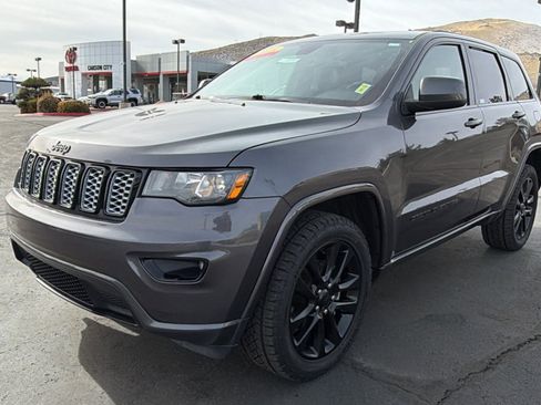 Used 2018 Jeep Grand Cherokee Altitude image 7