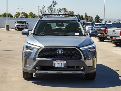 Used 2024 Toyota Corolla Cross XLE w/ Convenience Package FWD image 2