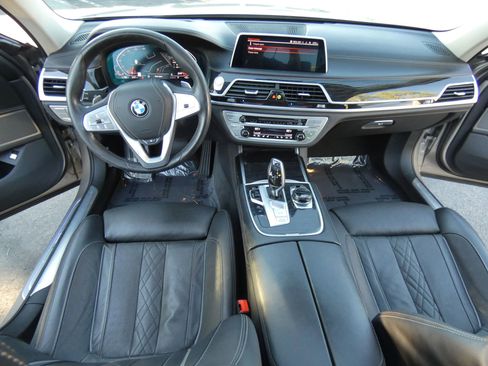 Used 2020 BMW 750i xDrive w/ Executive Package image 21