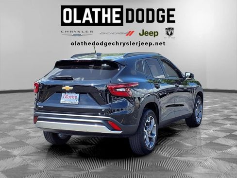 Used 2025 Chevrolet Trax LT FWD image 27