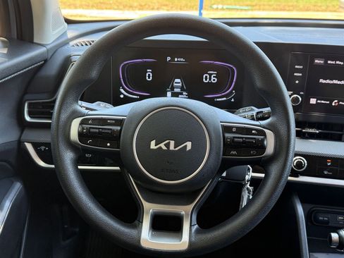 Used 2025 Kia Sportage LX FWD image 28