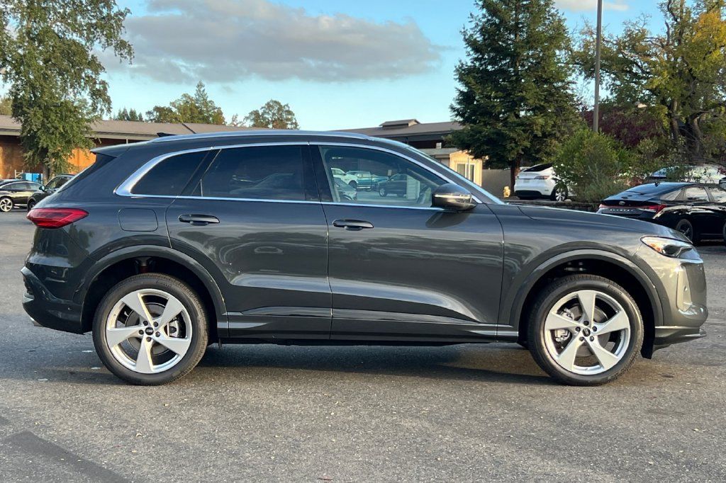 Certified 2025 Audi Q5 Premium Plus AWD/4WD image 4