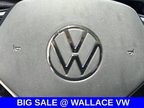 Used 2025 Volkswagen Atlas SE w/ Panoramic Sunroof Package FWD image 19