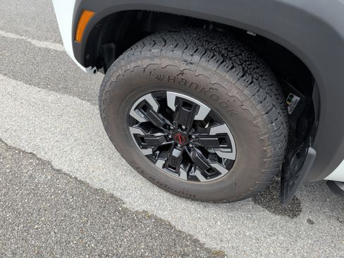 Used 2024 Nissan Frontier PRO-4X w/ Pro Convenience Package AWD/4WD image 9