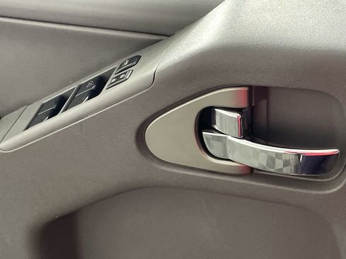 Used 2019 Nissan Frontier SL image 18