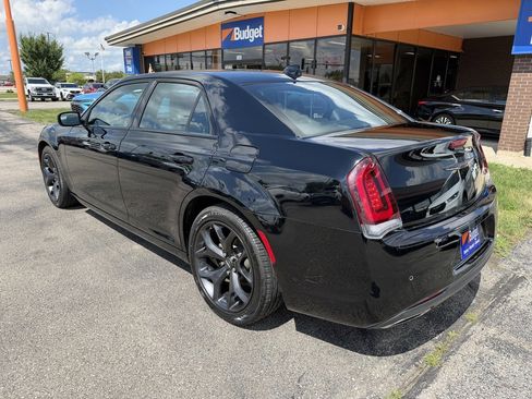 Used 2023 Chrysler 300 S w/ Comfort Group RWD image 3