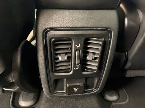 Used 2020 Jeep Grand Cherokee Altitude image 19