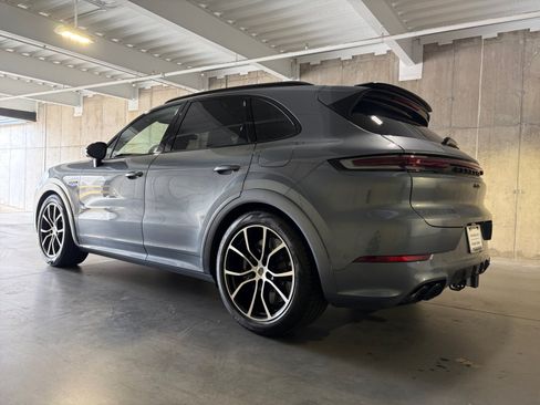 Certified 2026 Porsche Cayenne Turbo AWD/4WD image 3