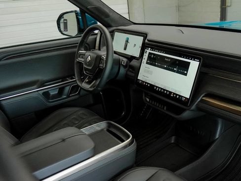Used 2023 Rivian R1S Adventure AWD/4WD image 18