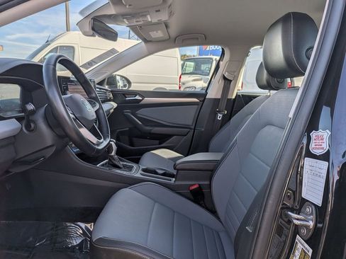 Used 2025 Volkswagen Jetta SE image 16