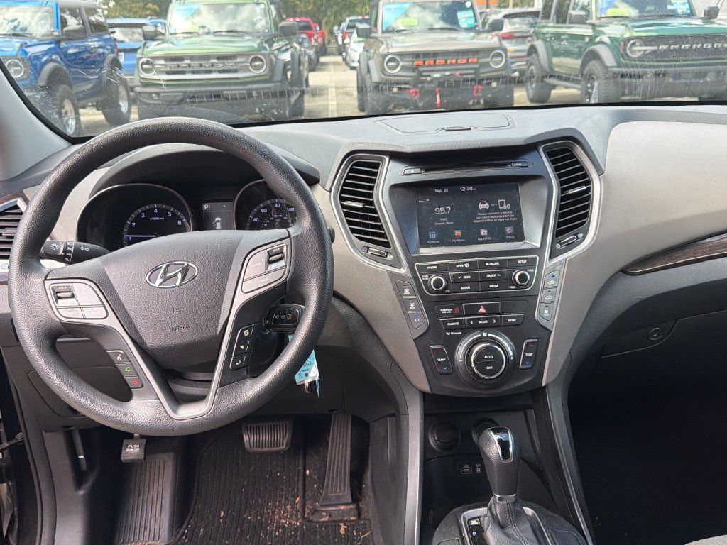 Used 2018 Hyundai Santa Fe SE w/ Cargo Package FWD image 7