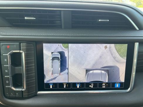 Used 2021 GMC Yukon XL Denali w/ Denali Premium Package image 29