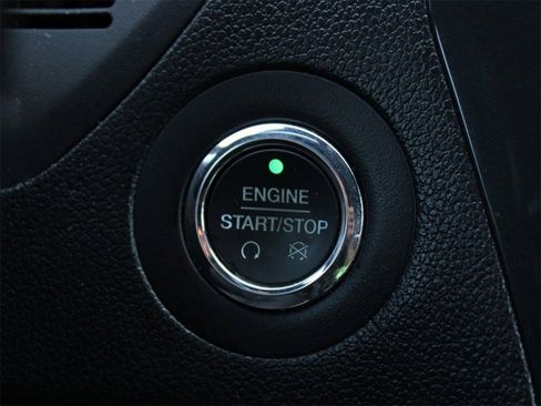 Used 2019 Ford Explorer XLT image 22