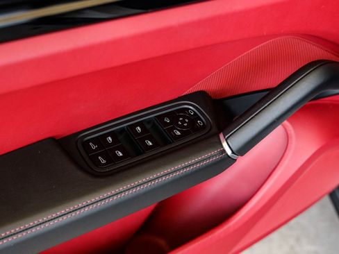 Used 2020 Porsche Cayenne AWD/4WD image 43