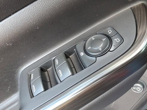 Used 2023 GMC Acadia SLT image 17