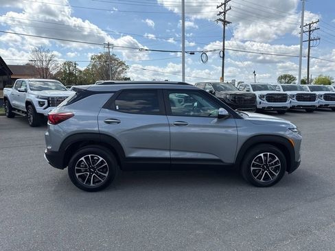 Used 2025 Chevrolet TrailBlazer LT image 6
