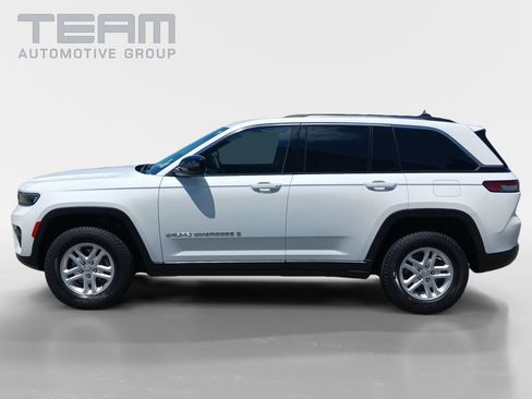 Used 2023 Jeep Grand Cherokee Laredo RWD image 4