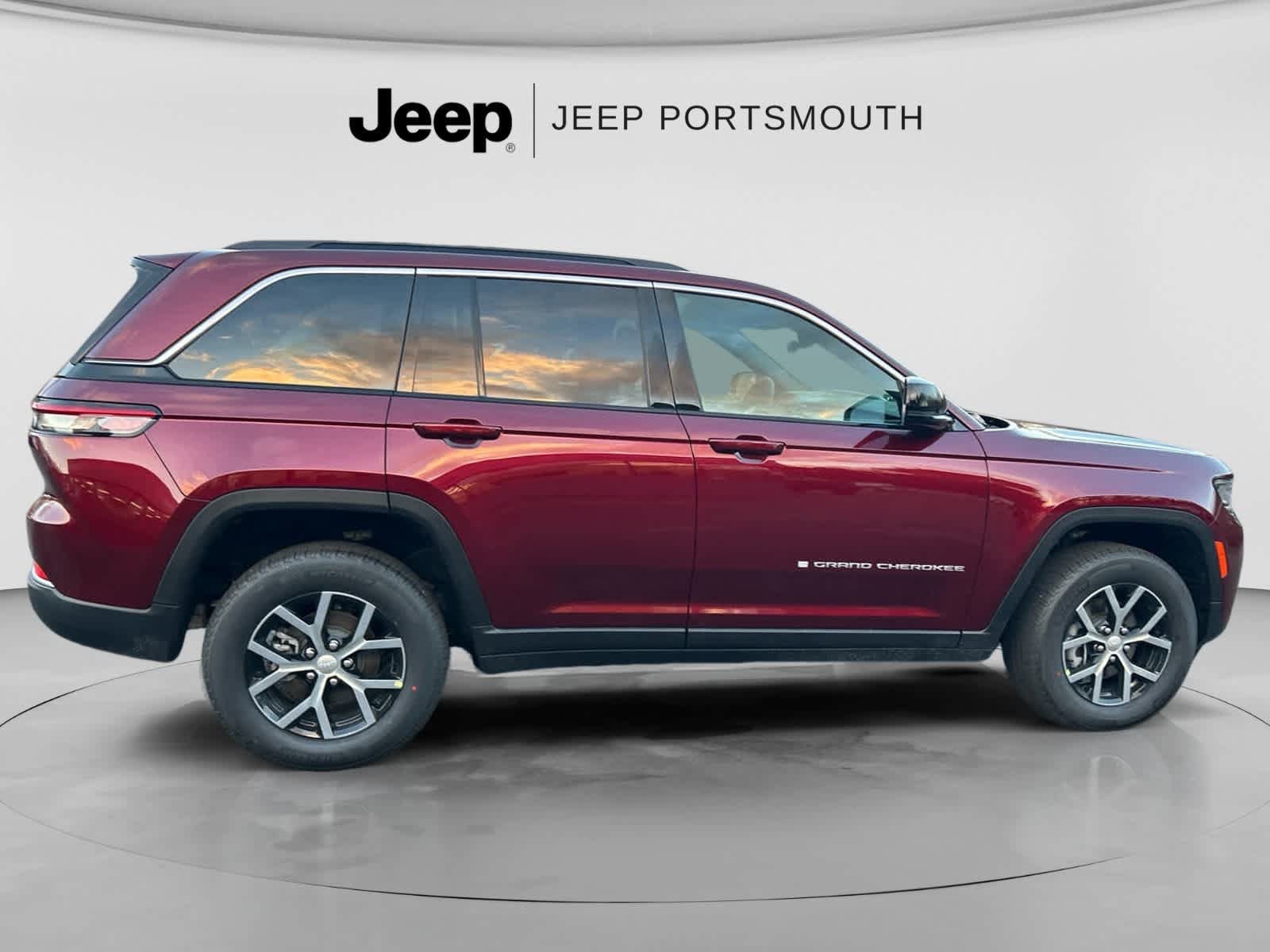 Used 2026 Jeep Grand Cherokee Limited AWD/4WD image 4