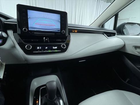 Certified 2022 Toyota Corolla LE FWD image 9
