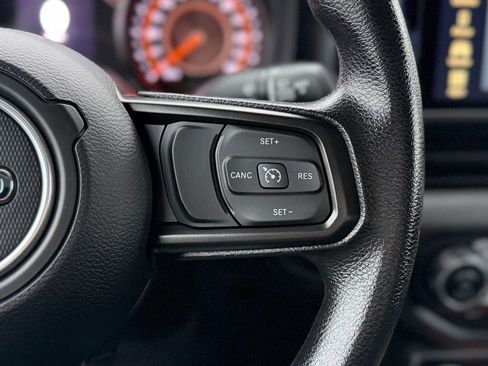 Used 2024 Jeep Gladiator Sport image 11