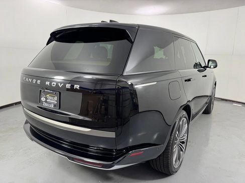 Used 2024 Land Rover Range Rover SE AWD/4WD image 6