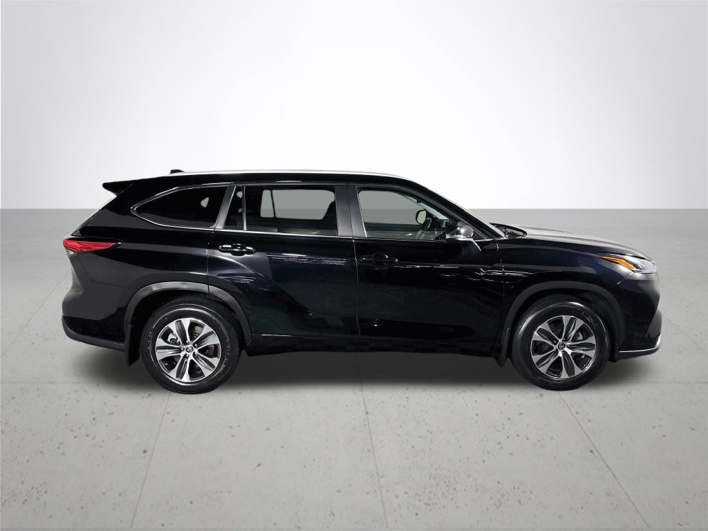 Used 2023 Toyota Highlander XLE AWD/4WD image 5