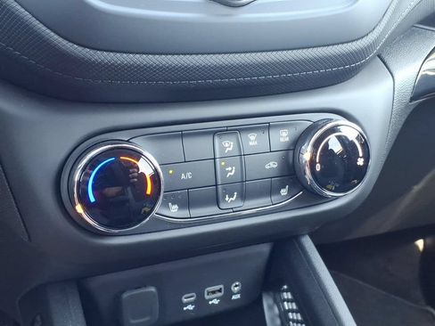 Used 2023 Chevrolet TrailBlazer LT FWD image 19