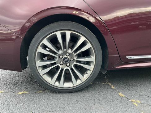 Used 2017 Lincoln Continental Select w/ Climate Package AWD/4WD image 28