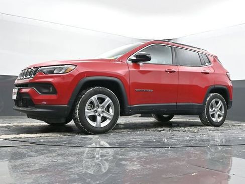 Used 2024 Jeep Compass Latitude image 43