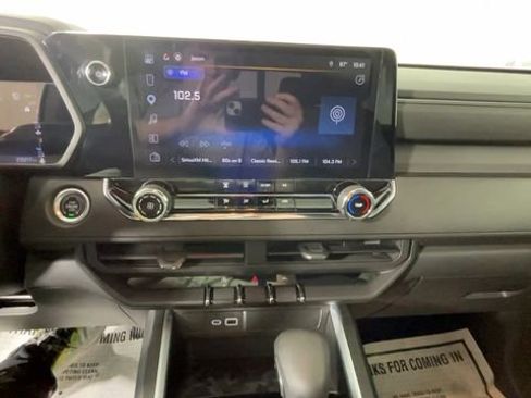 Used 2023 Chevrolet Colorado Trail Boss w/ Technology Package AWD/4WD image 31