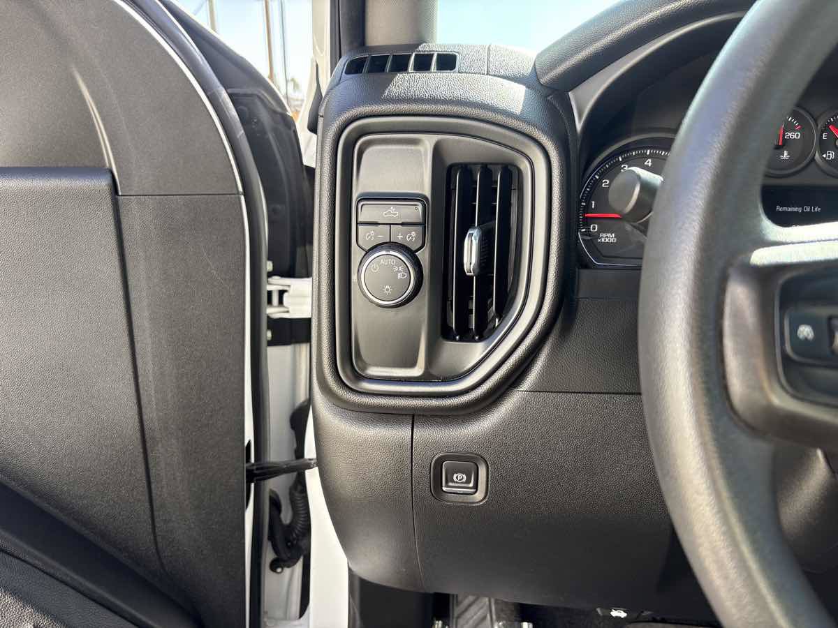Used 2020 Chevrolet Silverado 1500 Custom w/ Custom Value Package RWD image 21