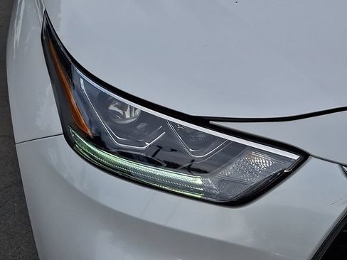 Used 2024 Toyota Highlander Platinum AWD/4WD image 9