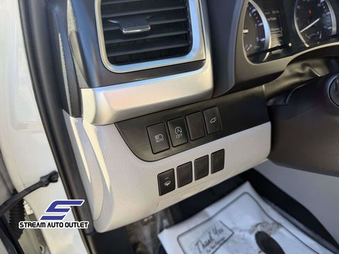 Used 2019 Toyota Highlander XLE image 33