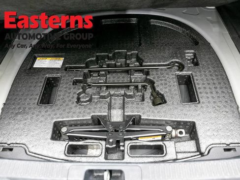 Used 2021 Toyota Camry SE w/ Carpet Mat Package (TMS) FWD image 21