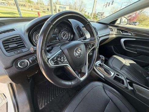 Used 2017 Buick Regal Sport Touring image 11
