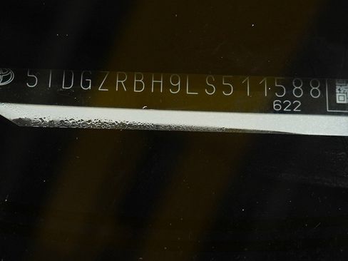 Used 2020 Toyota Highlander XLE image 32