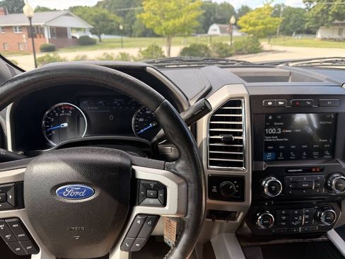 Used 2017 Ford F250 Lariat w/ Lariat Value Package AWD/4WD image 14