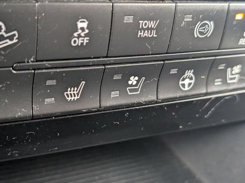 Used 2018 RAM 2500 Laramie w/ Sport Appearance Group AWD/4WD image 18