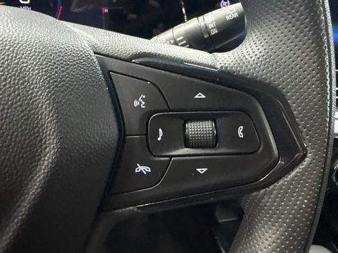 Certified 2025 Chevrolet Trax LT FWD image 33