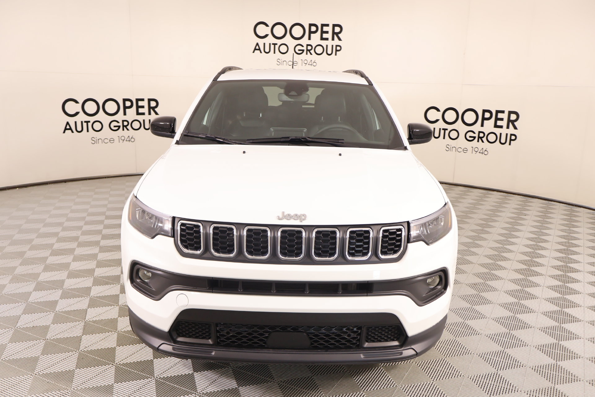Used 2025 Jeep Compass Latitude AWD/4WD image 9