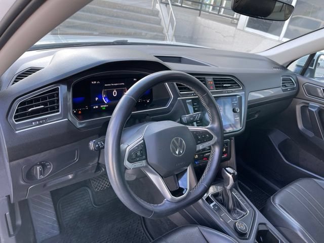 Used 2023 Volkswagen Tiguan SE AWD/4WD image 9