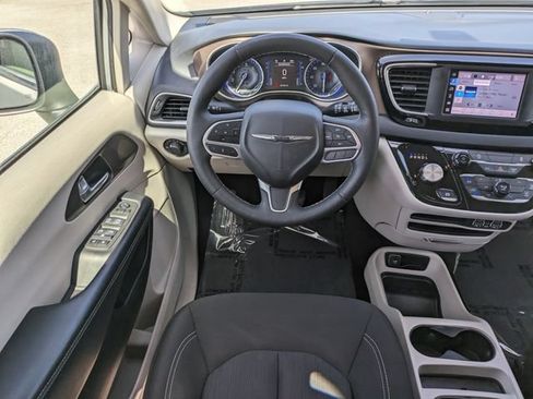 Used 2022 Chrysler Voyager LX FWD image 17