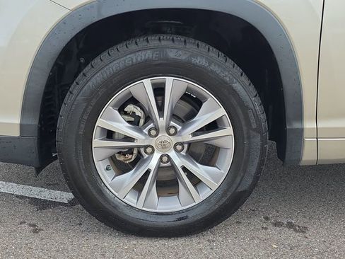 Used 2015 Toyota Highlander XLE image 10